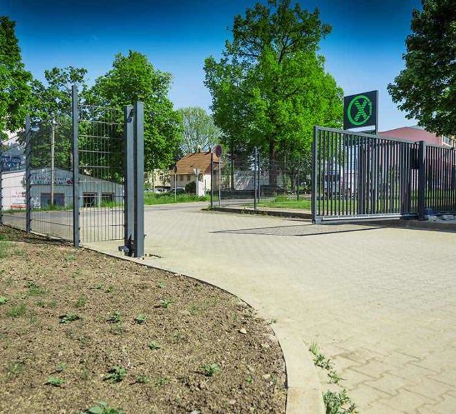 Doppelstabmatten-Schiebetor in Anthrazit